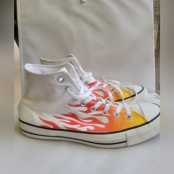 MEN'S HIGH TOP ALL STAR‎ CONVERSE SNEAKERS WITH FLAME DESIGN (sz - 11.5) - Picture 1 of 8